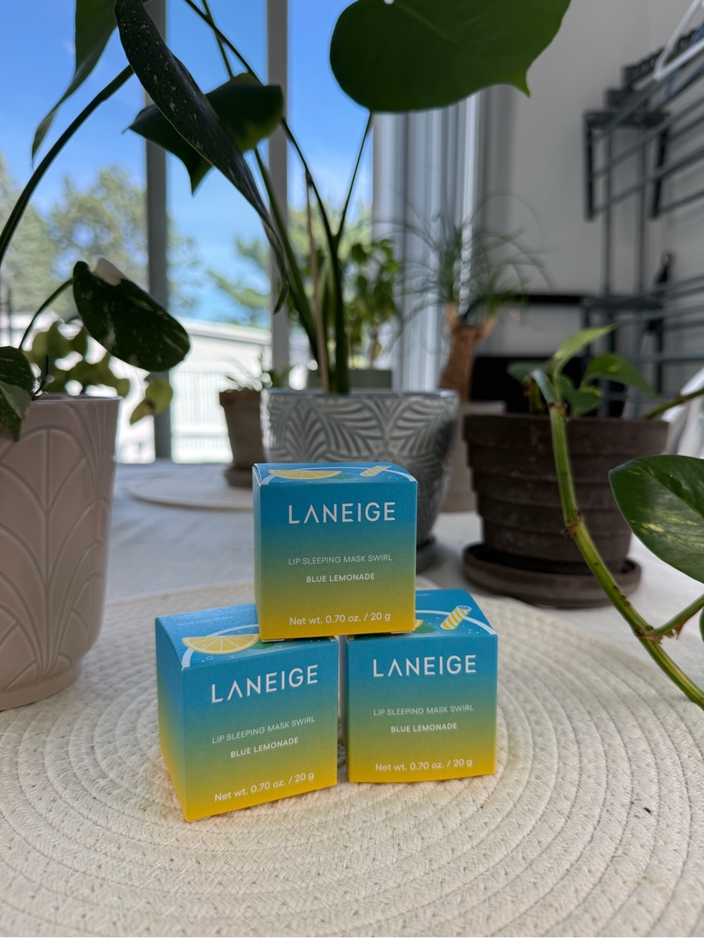 LANEIGE Blue and Yellow Lip Sleeping Mask Swirl - Blue Lemonade